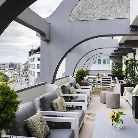 Hotel Four Monkeys