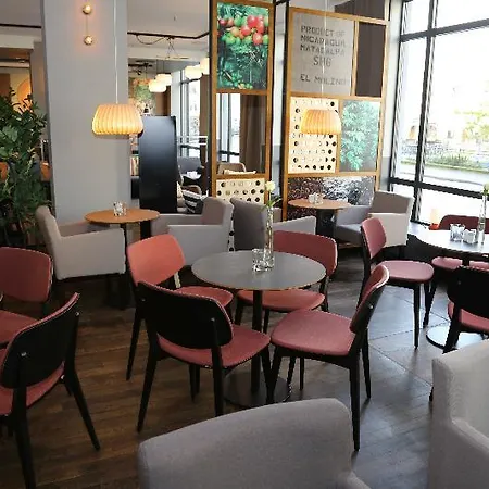 Four Monkeys 4* Alesund