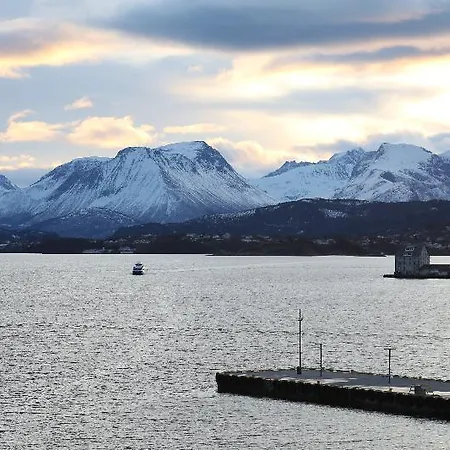 Four Monkeys מלון Ålesund