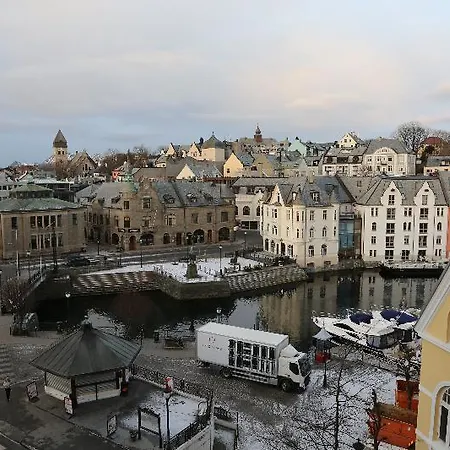 Four Monkeys 4* Alesund