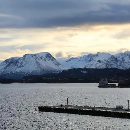 Four Monkeys Alesund