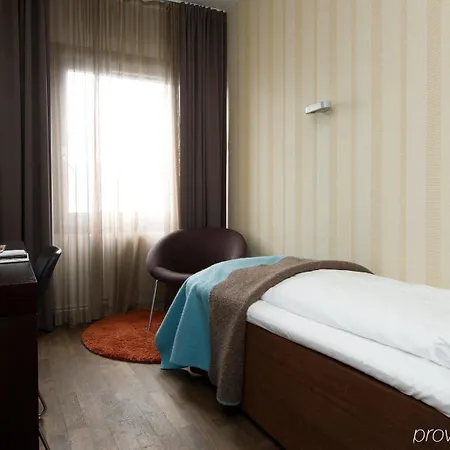 Hotel Four Monkeys